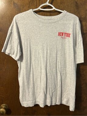 Old Navy New York Graphic Crewneck T-Shirt - Light Gray with Red Print